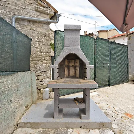 Holiday home Family Friendly House With A Swimming Pool Smoljanci, Istria - Sredisnja Istra - 19598 Svetvincenat